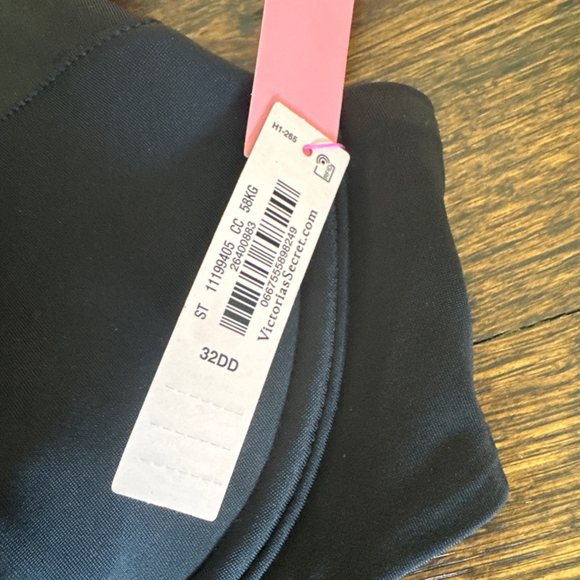 Victoria’s Secret structured bikini top, 32DD NWT￼ - Picture 2 of 3